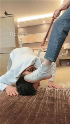 图片[9]_【万一】高跟匡威玩弄绿帽前任/踩狗爪/舔超脏鞋底/桌底虐/捂脸_HD绳艺资源