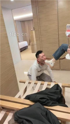 图片[19]_【万一】高跟匡威玩弄绿帽前任/踩狗爪/舔超脏鞋底/桌底虐/捂脸_HD绳艺资源