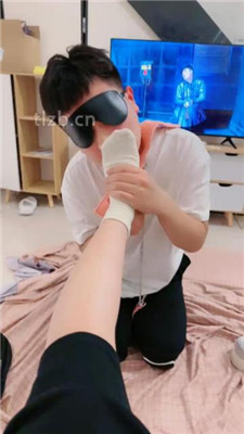 图片[13]_【苏晗】健身后原味鞋袜踩虐/揪耳朵_HD绳艺资源