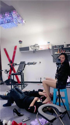 图片[10]_【尤金女皇】抽耳光/藤条训练/踩踏/虐乳舔臭脚_HD绳艺资源