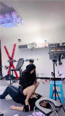 图片[13]_【尤金女皇】抽耳光/藤条训练/踩踏/虐乳舔臭脚_HD绳艺资源