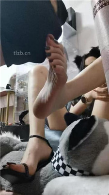 图片[4]_【皮皮】高跟凉鞋裸足玩贱奴/美腿踩踏_HD绳艺资源