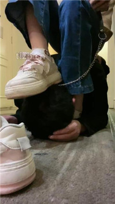 图片[7]_【佳佳】运动鞋白袜踩虐/骑马遛狗_HD绳艺资源