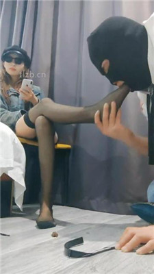 图片[2]_【04年情侣s】情侣主臭脚丫羞辱绿帽贱奴_HD绳艺资源