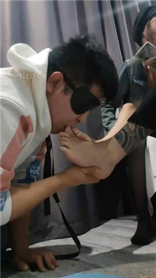 图片[13]_【04年情侣s】情侣主臭脚丫羞辱绿帽贱奴_HD绳艺资源