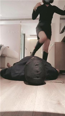 图片[7]_【bibi团】清理脏鞋底/全体重踩踏/赏赐圣水_HD绳艺资源