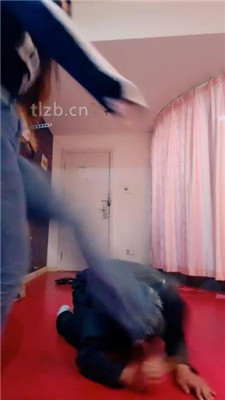 图片[4]_【不期而遇】凳脚碾压狗爪/刑具虐打/脏鞋蹂躏_HD绳艺资源