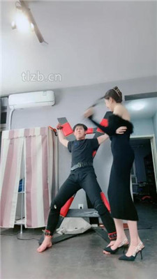 图片[18]_【艾琳175】铁笼关狗-舔高跟/碾压狗爪/插嘴/袜子塞嘴/虐乳_HD绳艺资源