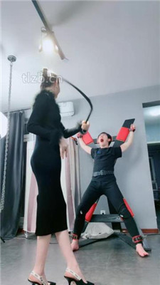 图片[19]_【艾琳175】铁笼关狗-舔高跟/碾压狗爪/插嘴/袜子塞嘴/虐乳_HD绳艺资源