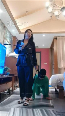 图片[4]_【冷御绳艺导师】胯下遛狗/脚喂食/踩踏/品尝臭脚_HD绳艺资源