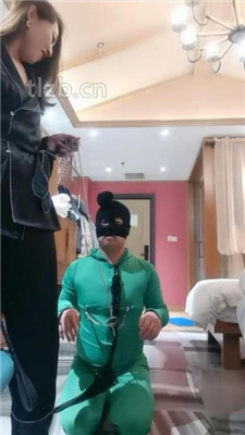 图片[6]_【冷御绳艺导师】胯下遛狗/脚喂食/踩踏/品尝臭脚_HD绳艺资源