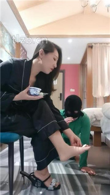 图片[7]_【冷御绳艺导师】胯下遛狗/脚喂食/踩踏/品尝臭脚_HD绳艺资源