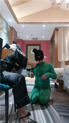 图片[9]_【冷御绳艺导师】胯下遛狗/脚喂食/踩踏/品尝臭脚_HD绳艺资源