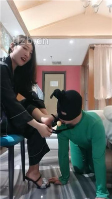 图片[12]_【冷御绳艺导师】胯下遛狗/脚喂食/踩踏/品尝臭脚_HD绳艺资源