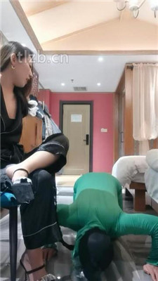 图片[13]_【冷御绳艺导师】胯下遛狗/脚喂食/踩踏/品尝臭脚_HD绳艺资源