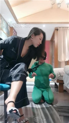 图片[14]_【冷御绳艺导师】胯下遛狗/脚喂食/踩踏/品尝臭脚_HD绳艺资源