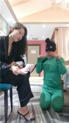 图片[15]_【冷御绳艺导师】胯下遛狗/脚喂食/踩踏/品尝臭脚_HD绳艺资源