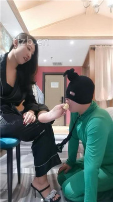 图片[18]_【冷御绳艺导师】胯下遛狗/脚喂食/踩踏/品尝臭脚_HD绳艺资源