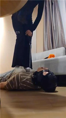 图片[6]_【广州上头姐妹s】跪舔小白鞋白袜/踩踏/裸足插嘴_HD绳艺资源