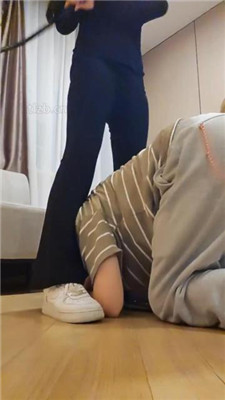 图片[10]_【广州上头姐妹s】跪舔小白鞋白袜/踩踏/裸足插嘴_HD绳艺资源