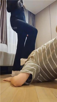 图片[11]_【广州上头姐妹s】跪舔小白鞋白袜/踩踏/裸足插嘴_HD绳艺资源