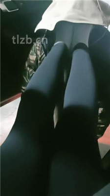 图片[2]_【嗯哼】停车场-跪舔原味白袜脚_HD绳艺资源