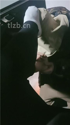 图片[3]_【嗯哼】停车场-跪舔原味白袜脚_HD绳艺资源