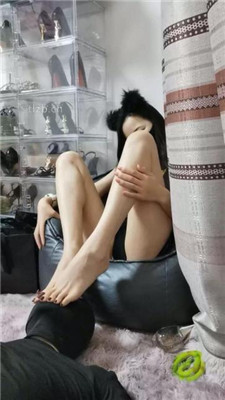 图片[8]_【皮皮】漂亮女郎-性感大长腿踩脚垫_HD绳艺资源