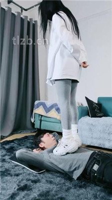 图片[3]_【幽魅】运动鞋白袜全体重踩地毯/白袜蹂躏狗脸_HD绳艺资源