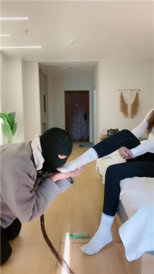 图片[10]_【琪琪美美子】调03年小奶狗-跪舔长靴/踩踏骑马/钻胯_HD绳艺资源