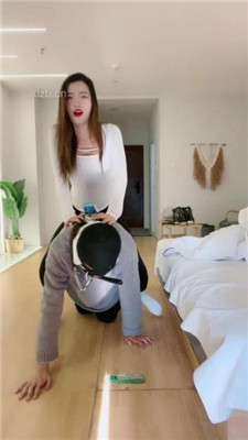 图片[11]_【琪琪美美子】调03年小奶狗-跪舔长靴/踩踏骑马/钻胯_HD绳艺资源