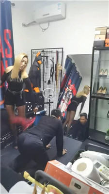 图片[2]_【丝温】狂抽耳光/训练/黑丝脚踩踏_HD绳艺资源