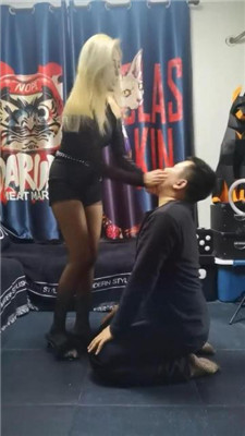 图片[8]_【丝温】狂抽耳光/训练/黑丝脚踩踏_HD绳艺资源