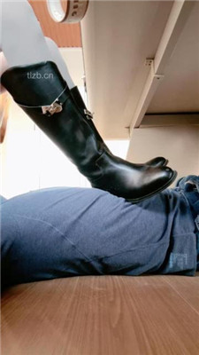 图片[2]_【沅芷大人】办公室长靴无意识踩狗【上】_HD绳艺资源