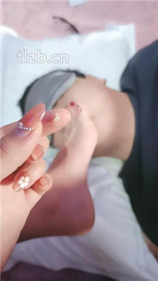 图片[10]_【嗯哼】桌底视角-裸足恋足舔_HD绳艺资源