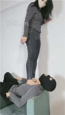 图片[3]_【稚主】裸足全体重踩人体桥梁/臭脚捂脸/脚插嘴_HD绳艺资源