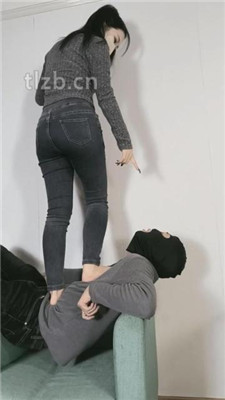 图片[4]_【稚主】裸足全体重踩人体桥梁/臭脚捂脸/脚插嘴_HD绳艺资源