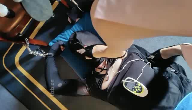 图片[3]_【东营天香百合】吊绑丝袜塞嘴刑虐_HD绳艺资源