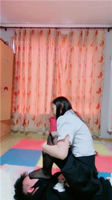 图片[2]_【艾琳】坐脸窒息/虐乳/黑丝脚插嘴/踩踏_HD绳艺资源