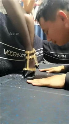 图片[6]_【丝温】跪舔铆钉高跟黑丝/臭脚喂食/骑马转胯踩踏_HD绳艺资源