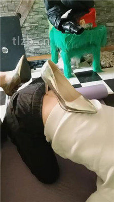 图片[3]_【哈市77s】跪舔高跟臭脚丫_HD绳艺资源