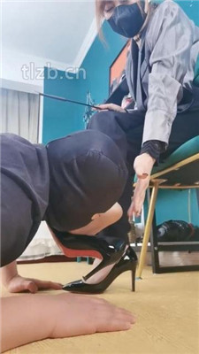 图片[2]_【魔鬼天使】高跟碾压狗爪/艺术闻鞋/磕头求饶/骑马爬_HD绳艺资源