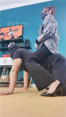 图片[17]_【魔鬼天使】高跟碾压狗爪/艺术闻鞋/磕头求饶/骑马爬_HD绳艺资源