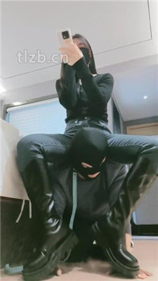 图片[2]_【妮蔻】长靴踩狗头/人肉座椅/踩踏/舔脏鞋底/闻鞋闻白袜_HD绳艺资源