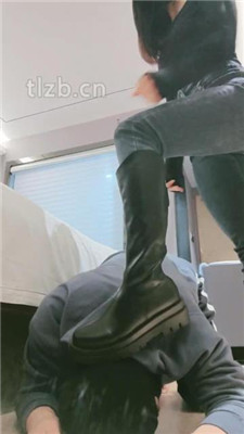 图片[4]_【妮蔻】长靴踩狗头/人肉座椅/踩踏/舔脏鞋底/闻鞋闻白袜_HD绳艺资源