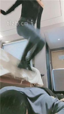 图片[5]_【妮蔻】长靴踩狗头/人肉座椅/踩踏/舔脏鞋底/闻鞋闻白袜_HD绳艺资源