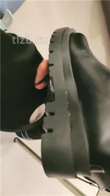 图片[9]_【妮蔻】长靴踩狗头/人肉座椅/踩踏/舔脏鞋底/闻鞋闻白袜_HD绳艺资源