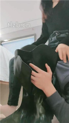 图片[13]_【妮蔻】长靴踩狗头/人肉座椅/踩踏/舔脏鞋底/闻鞋闻白袜_HD绳艺资源