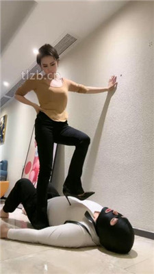 图片[12]_【亚兮】桌底狂舔脏鞋臭袜/坐脸窒息_HD绳艺资源