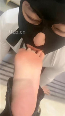 图片[18]_【亚兮】桌底狂舔脏鞋臭袜/坐脸窒息_HD绳艺资源